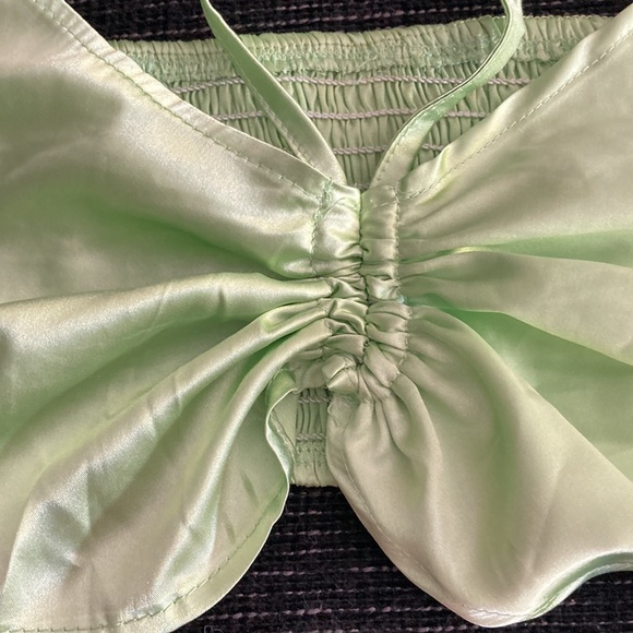 Green silky cropped halter top - Picture 2 of 4